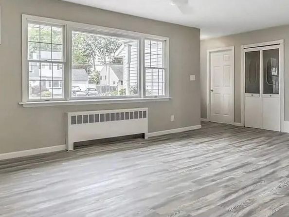 4 THOMAS Drive, North Babylon NY 11703