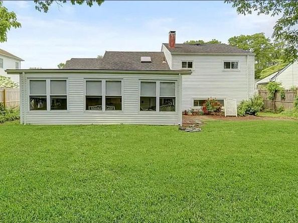 4 THOMAS Drive, North Babylon NY 11703