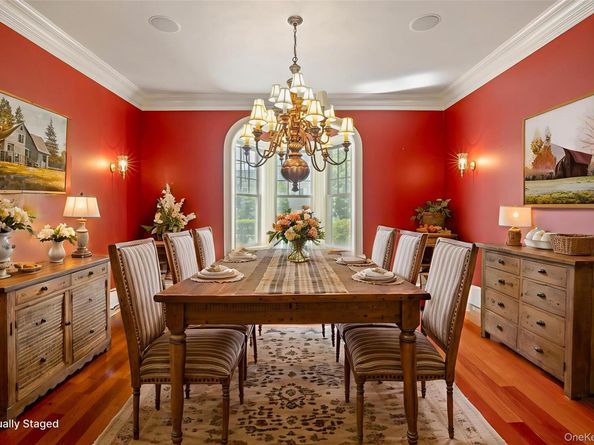 52 Brushy Neck Ln, Westhampton NY 11977
