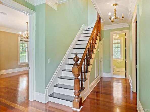 52 Brushy Neck Ln, Westhampton NY 11977