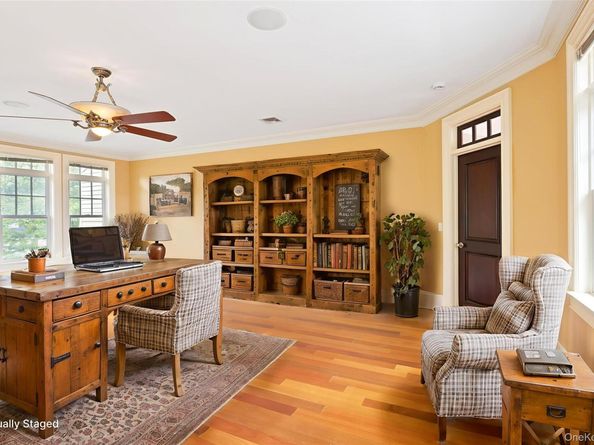 52 Brushy Neck Ln, Westhampton NY 11977