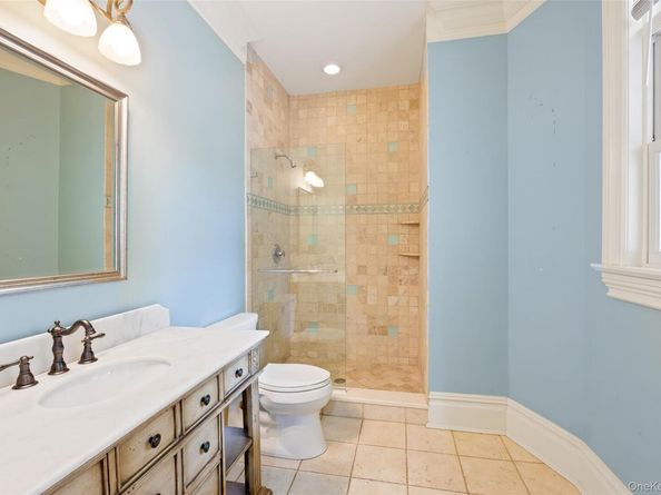 52 Brushy Neck Ln, Westhampton NY 11977