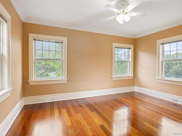52 Brushy Neck Ln, Westhampton NY 11977