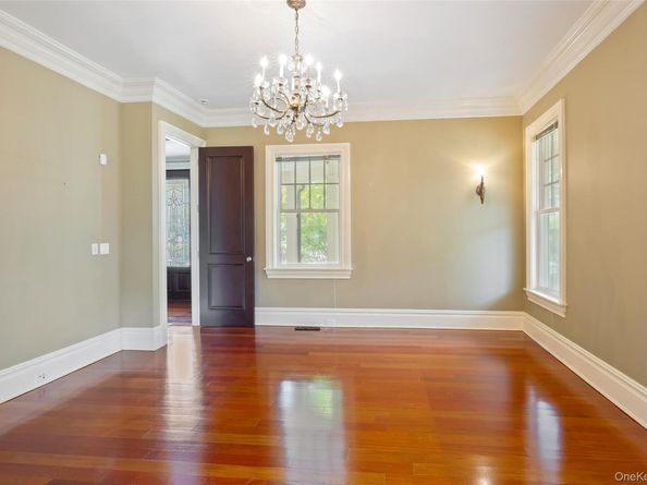 52 Brushy Neck Ln, Westhampton NY 11977