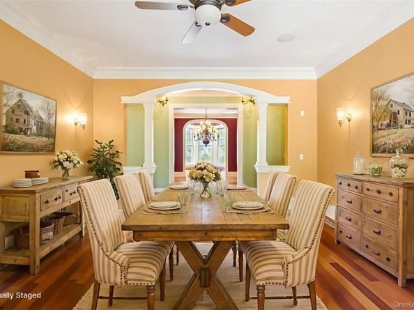 52 Brushy Neck Ln, Westhampton NY 11977