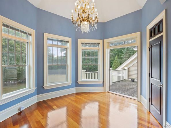 52 Brushy Neck Ln, Westhampton NY 11977