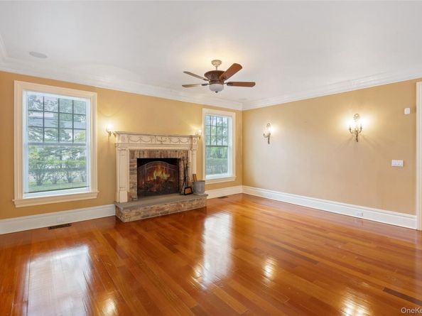 52 Brushy Neck Ln, Westhampton NY 11977