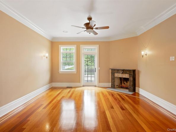 52 Brushy Neck Ln, Westhampton NY 11977