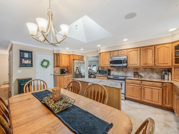 39 Robinhood Lane, East Setauket NY 11733