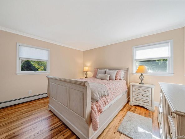 39 Robinhood Lane, East Setauket NY 11733