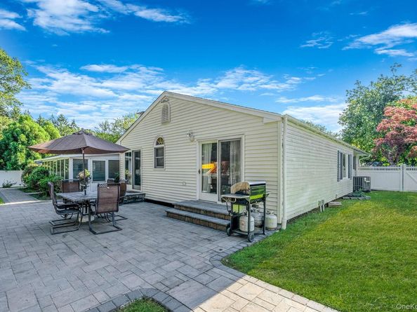 39 Robinhood Lane, East Setauket NY 11733