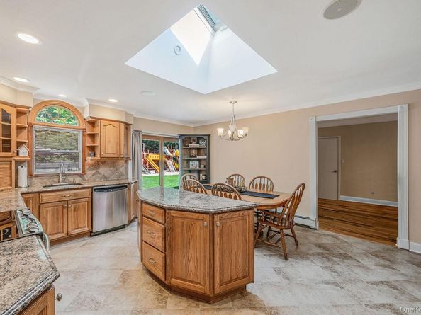 39 Robinhood Lane, East Setauket NY 11733