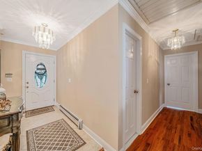 39 Robinhood Lane, East Setauket NY 11733