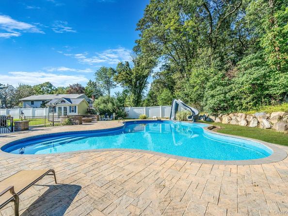 39 Robinhood Lane, East Setauket NY 11733