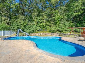 39 Robinhood Lane, East Setauket NY 11733