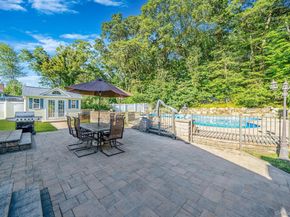 39 Robinhood Lane, East Setauket NY 11733