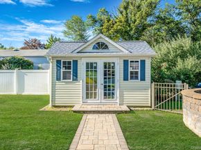 39 Robinhood Lane, East Setauket NY 11733