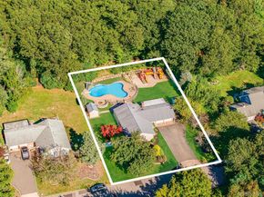 39 Robinhood Lane, East Setauket NY 11733