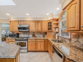 39 Robinhood Lane, East Setauket NY 11733
