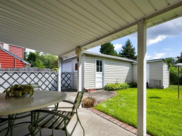 35 Vernon Street, Plainview NY 11803