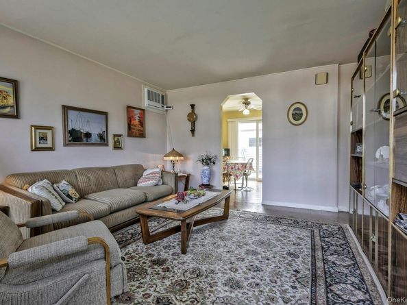 35 Vernon Street, Plainview NY 11803