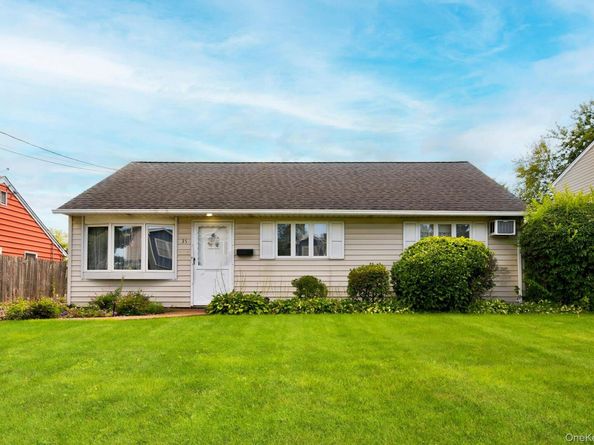 35 Vernon Street, Plainview NY 11803
