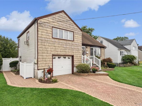 43 Layton Street, Freeport NY 11520