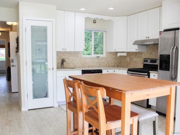 25 Strathmore Gate Drive, Stony Brook NY 11790
