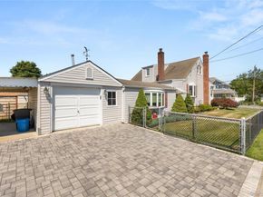 66 Inlet Drive, Lindenhurst NY 11757