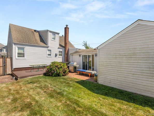 66 Inlet Drive, Lindenhurst NY 11757