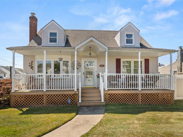 66 Inlet Drive, Lindenhurst NY 11757