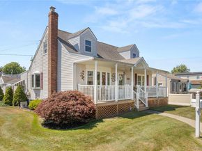 66 Inlet Drive, Lindenhurst NY 11757
