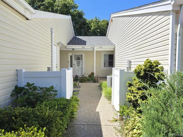 106 Cabot Court W 106, Saint James NY 11780