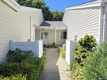 106 Cabot Court W