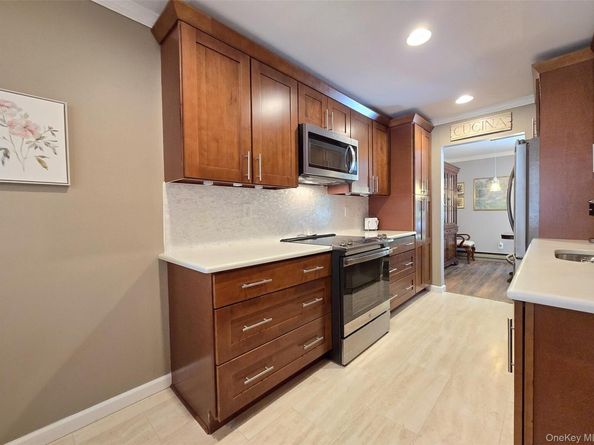 106 Cabot Court W 106, Saint James NY 11780
