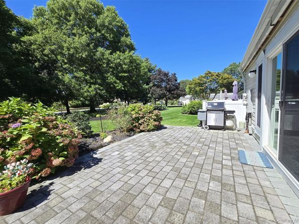 106 Cabot Court W 106, Saint James NY 11780