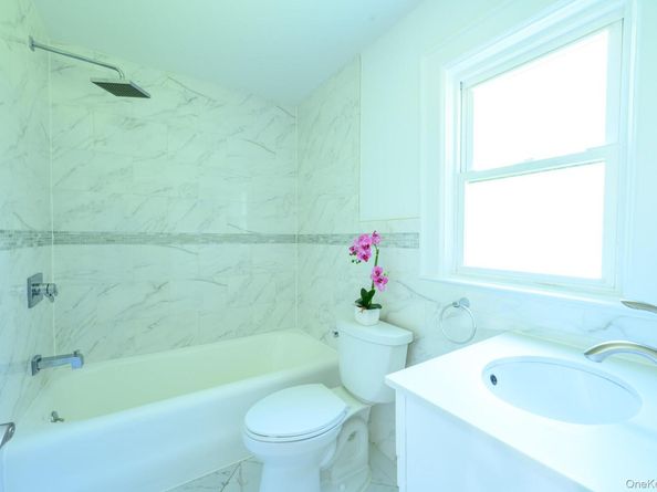 15 Ranger Place, New Rochelle NY 10804