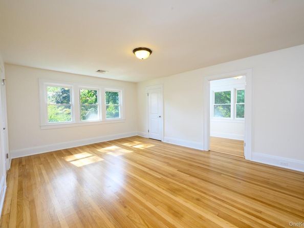 15 Ranger Place, New Rochelle NY 10804