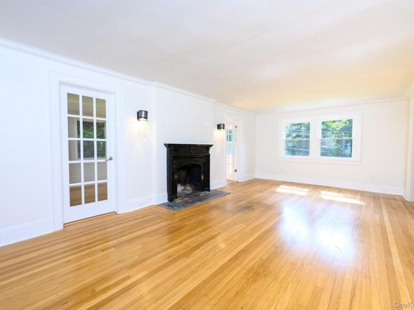 15 Ranger Place, New Rochelle NY 10804