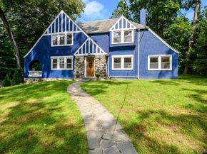 15 Ranger Place, New Rochelle NY 10804