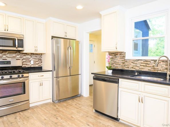 15 Ranger Place, New Rochelle NY 10804