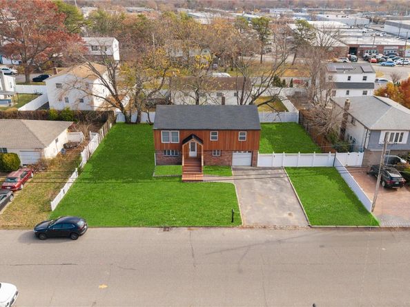 61 Lincoln Avenue, Deer Park NY 11729