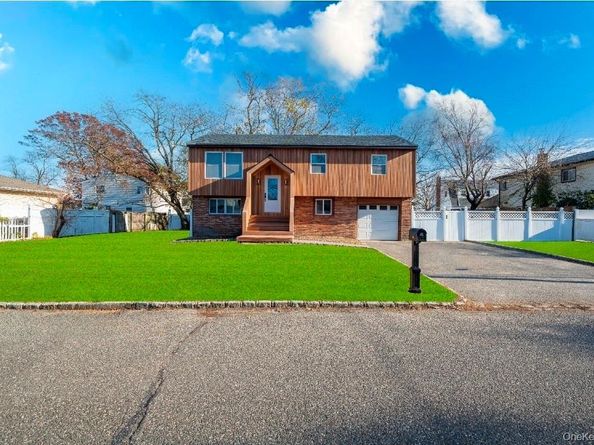 61 Lincoln Avenue, Deer Park NY 11729