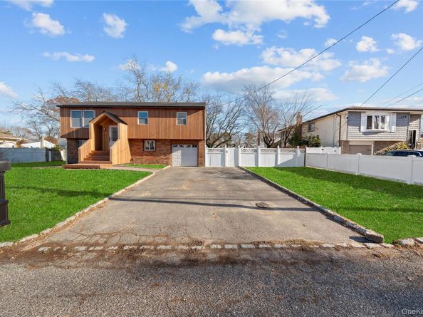 61 Lincoln Avenue, Deer Park NY 11729