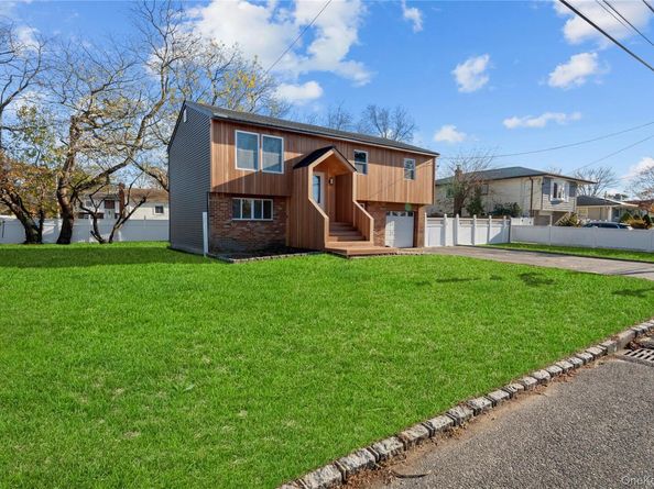 61 Lincoln Avenue, Deer Park NY 11729