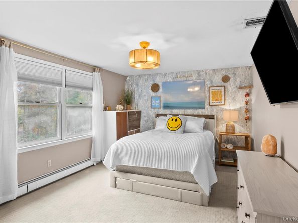 142 Landing Meadow Road, Smithtown NY 11787