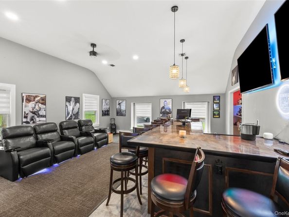 142 Landing Meadow Road, Smithtown NY 11787