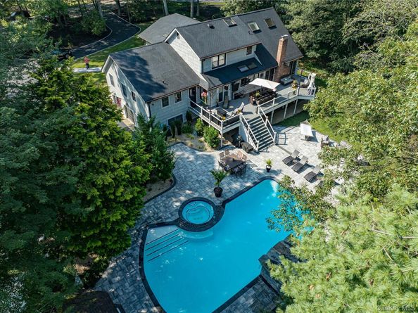 142 Landing Meadow Road, Smithtown NY 11787