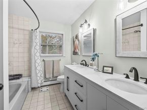 142 Landing Meadow Road, Smithtown NY 11787