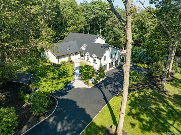142 Landing Meadow Road, Smithtown NY 11787